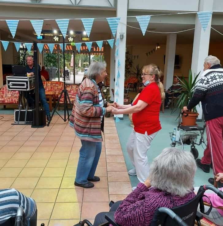 Pflegefachkraft (m/w/d) als Dauernachtwache - Dein Arbeitsplatz in einer familiären Arbeitsatmosphäre! Neuruppin - EMVIA Seniorenwohnpark Neuruppin - Praxia