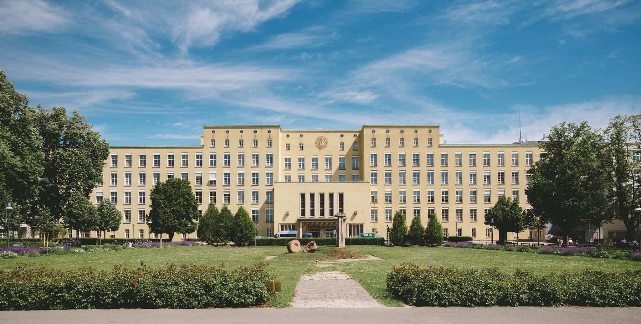 Pflegefachkraft (m/w/d) für die internistische Station mit Schwerpunkt Gastroenterologie & für die Wahlleistungsstation mit Schwerpunkt Gastroenterologie und Onkologie - Hier startet Ihre Zukunft! Fürth - Klinikum Fürth - Praxia