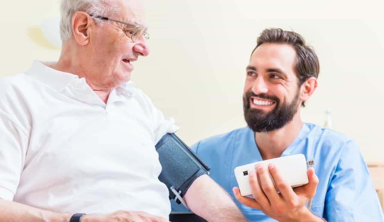 Pflegefachkraft (m/w/d) im Nachtdienst in Teilzeit (6 Nächte im Monat) - Teamplayer mit Herz gesucht! Soest - Adolf-Clarenbach-Haus - Praxia