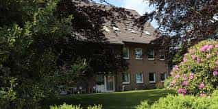 Pflegefachkraft (m/w/d) in Teilzeit - Zusammen besser pflegen!  Kiebitzreihe - inter pares Senioren und Pflegeheim am Sandkamp Kiebitzreihe - Praxia