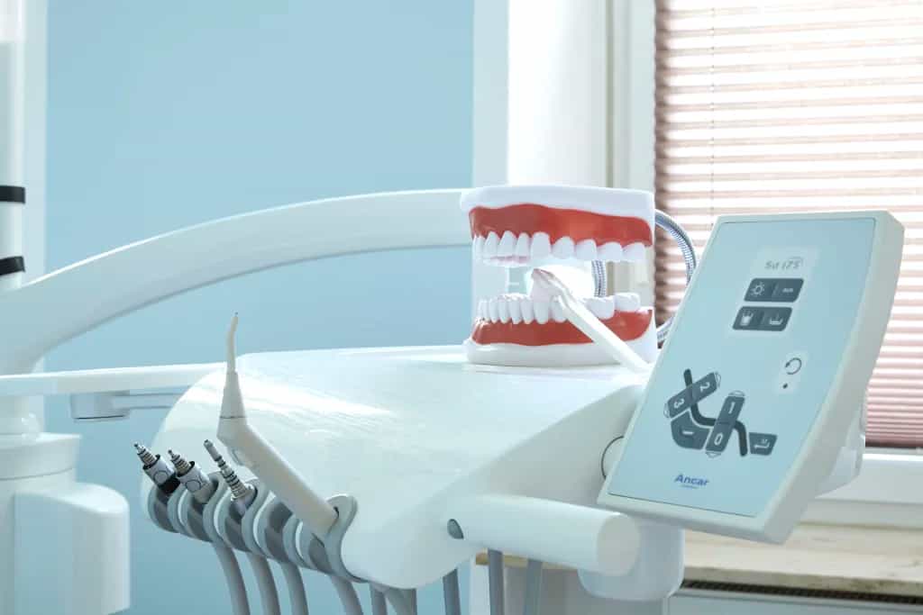 Zahnmedizinische:r Fachangestellte:r (m/w/) mit Röntgenschein - Starte mit uns in die Zukunft! Berlin - DENTISTS – Zahnärzte in der Rochstraße - Cinderella Kolarikal - Praxia