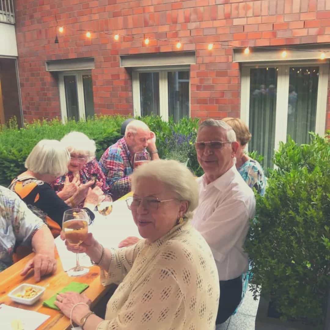 Pflegefachkraft (m/w/d) - Teamplayer:in mit Herz gesucht! Düsseldorf - Premium-Residenz Schlosspark - Praxia