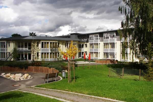 Pflegefachkraft (m/w/d) - Zusammen stark sein!  Weil im Schönbuch - Stiftung Liebenau Haus der Pflege Martinus - Praxia