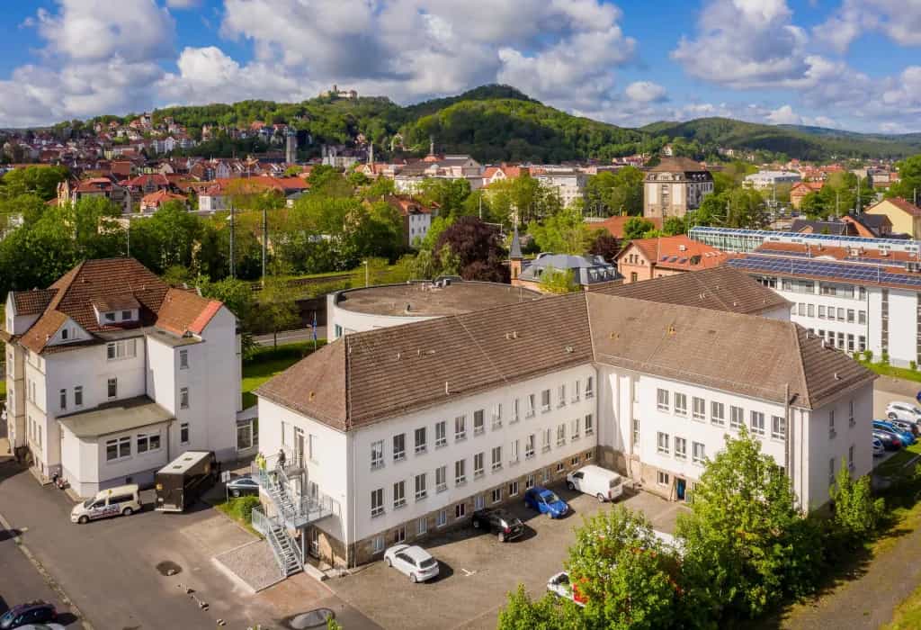 Pflegefachkraft (m/w/d) für die 1:1 Versorgung - Weil Superheld:in kein Beruf ist! Eisenach - Linimed Außerklinische Intensivpflege in Eisenach - Praxia