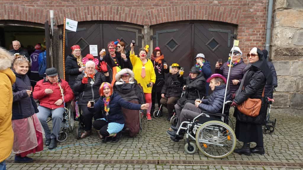 Pflegehilfskraft (m/w/d) - Eine:r für alle & alle für eine:n! Hellenthal - Senioren-Park carpe diem Hellenthal - Praxia