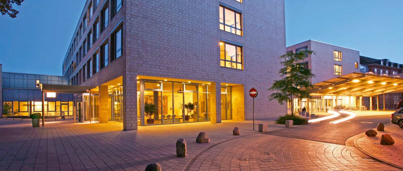 Pflegefachkraft (m/w/d) für Intensivpflege - Schön Klinik. Hallo Mensch. Hamburg - Schön Klinik Hamburg Eilbek - Praxia