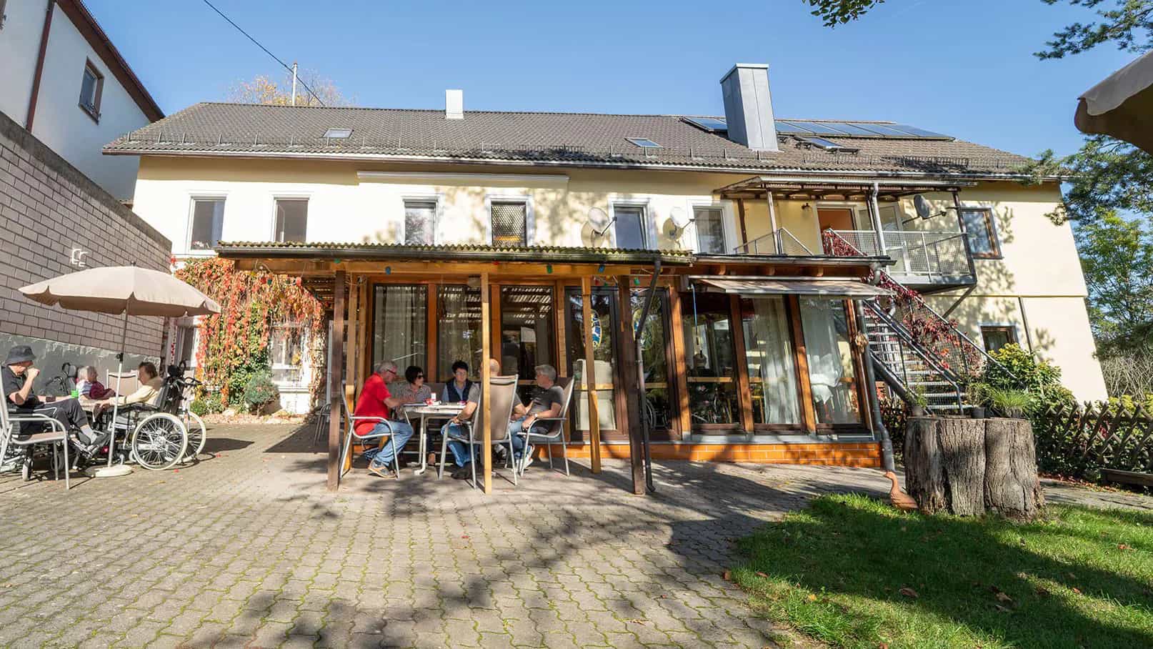 Pflegefachkraft (w/m/d) in Voll- oder Teilzeit (50%) für die außerklinische Beatmung - Pflege mit Herz! Münchberg - Ruhesitz Stein GmbH - Ambulante Außerklinische Intensivpflege Münchberg - Praxia