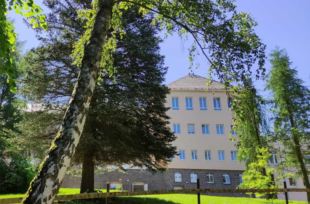 Gerontopsychiatrische Fachkraft (w/m/d) - Steig bei uns ein!  Aue-Bad Schlema - AZURIT Seniorenzentrum Alte Gleesbergschule - Praxia